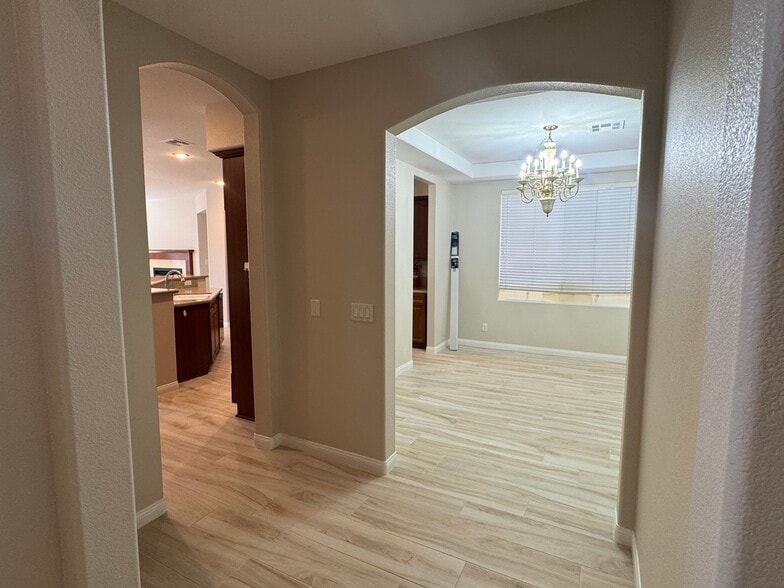 Building Photo - 712 Pinnacle Heights Ln