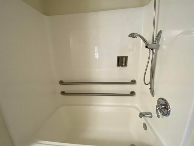 Building Photo - 100 Sentinel Court