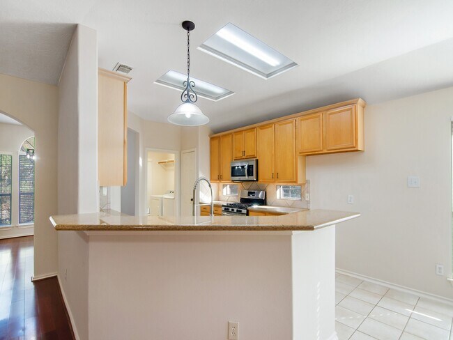 Building Photo - 30 Jewelsford Dr