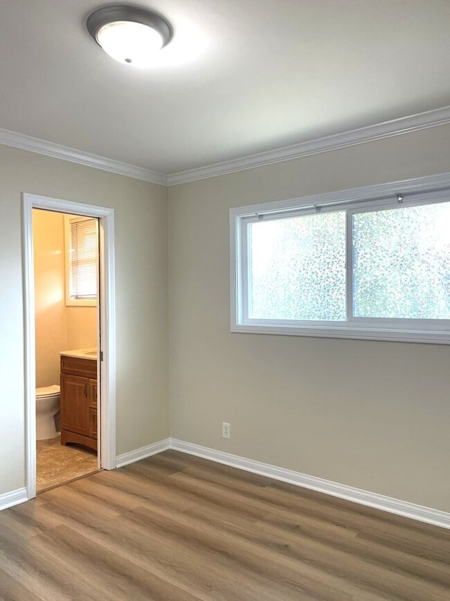 Building Photo - 437