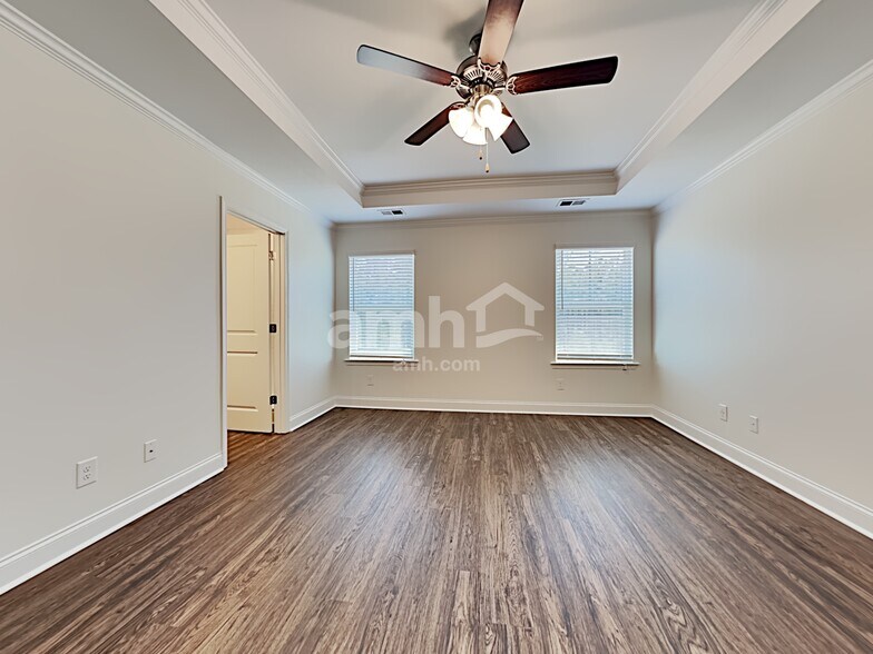 Building Photo - 297 Bering Ln