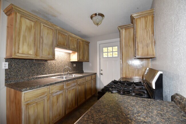 Building Photo - 1713 Ordway St