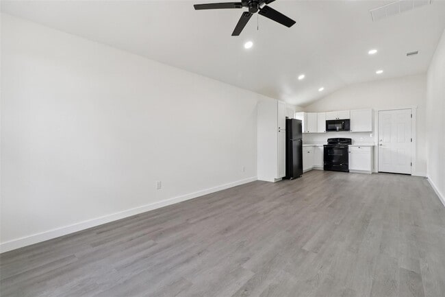 Building Photo - 1087 Schubert Ln