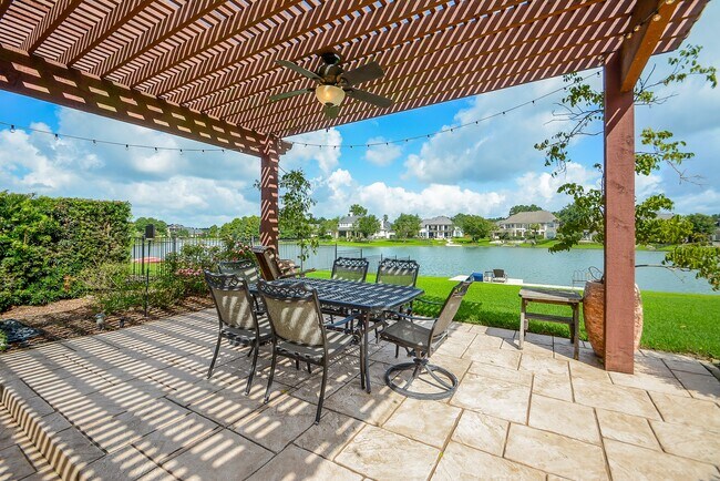 Building Photo - 15302 Bandera Falls Bend