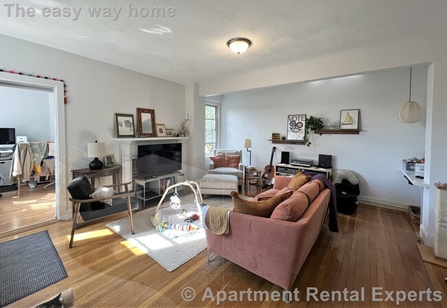 Primary Photo - 3 Craigie Cir