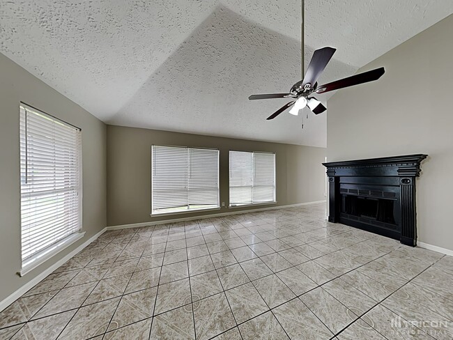 Building Photo - 8711 Croteau Dr