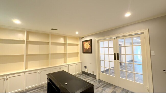 Building Photo - 3310 N Braeswood Blvd