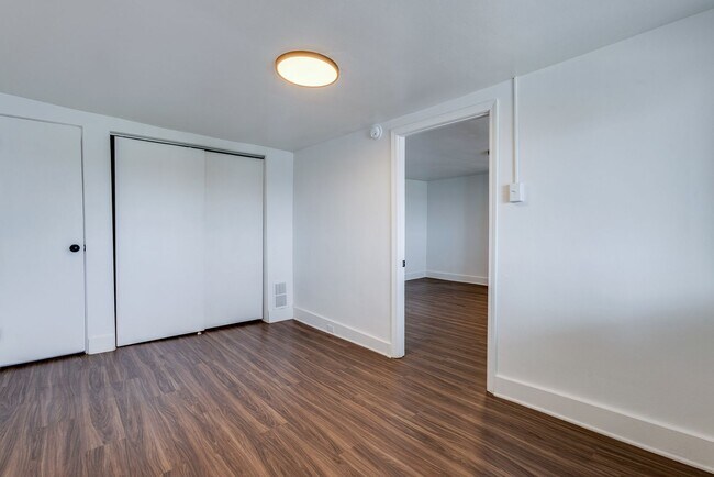 Building Photo - 2316 Cobden St