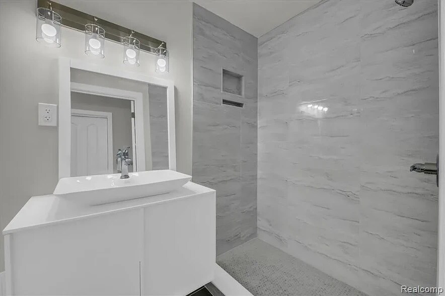 Building Photo - 1502 Virginia Park St