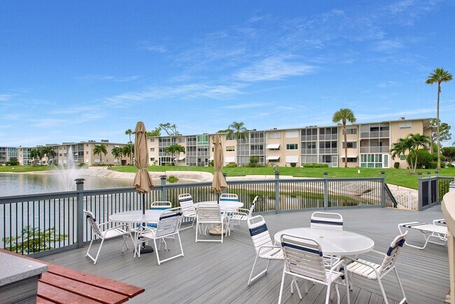 Building Photo - 2581 Garden Dr N