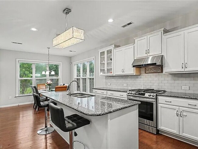 Building Photo - Lease to Own