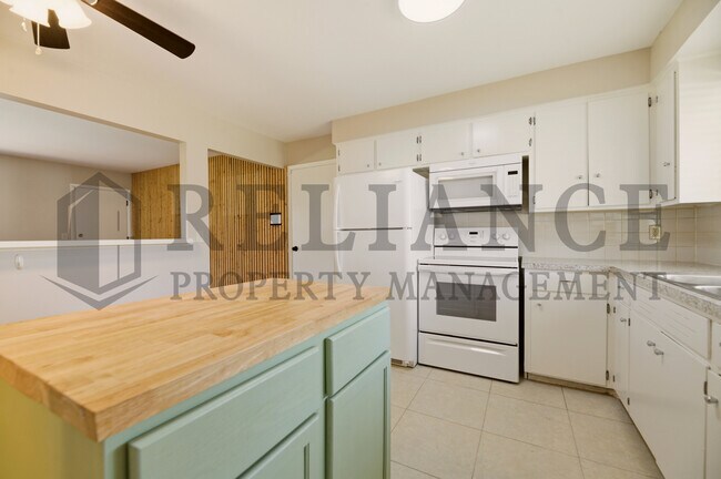 Building Photo - 9711 W Birch Ln