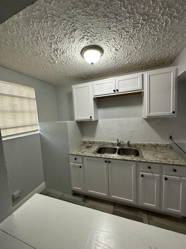 Building Photo - 1512/1514 McConihe St.