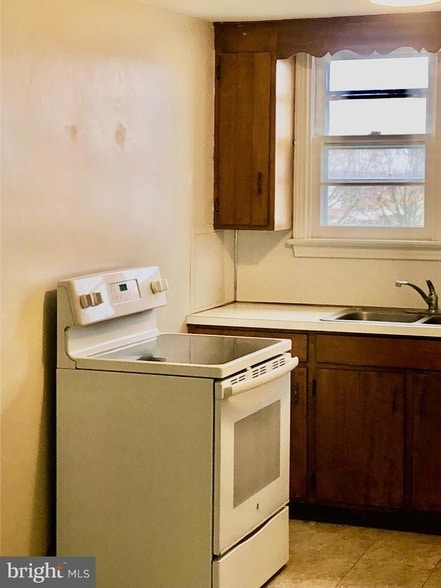 Building Photo - 50 Dymond Ave