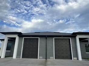 Building Photo - 4214 Santa Barbara Blvd