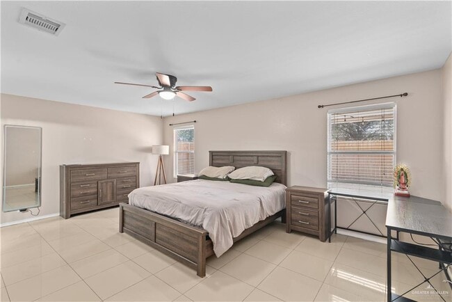 Building Photo - 23 Violet Ave