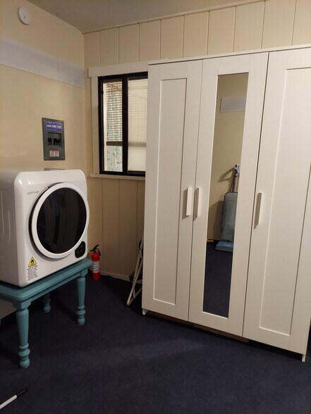 Dryer and Wardrobe - 5 Vendola Dr