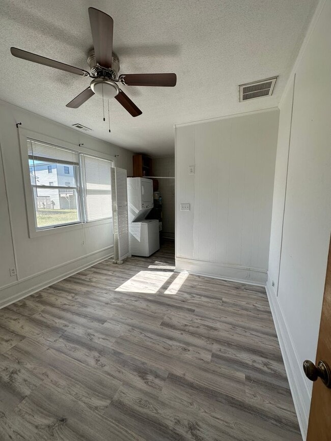 Building Photo - 095-Ward