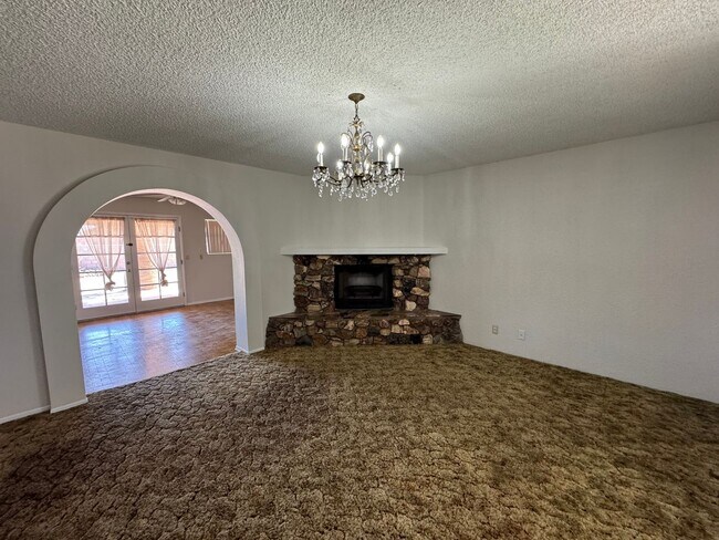 Building Photo - 3BR 2Ba home w/Large Fenced yard with RV g...