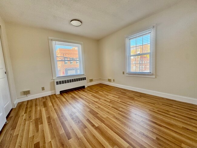 Building Photo - 26 Elm St
