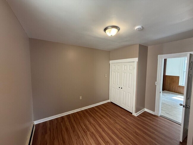 Building Photo - 870 Elm St