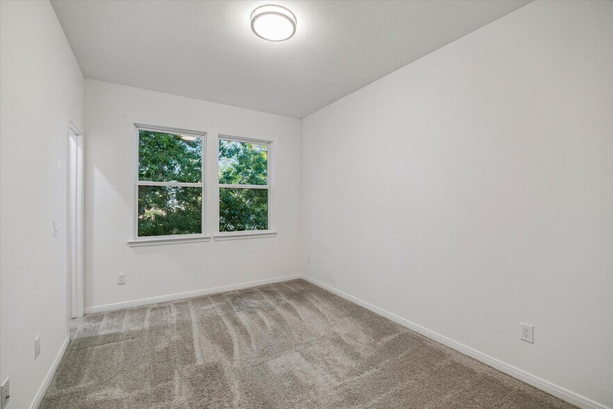 Building Photo - 1524 Ojeman Rd