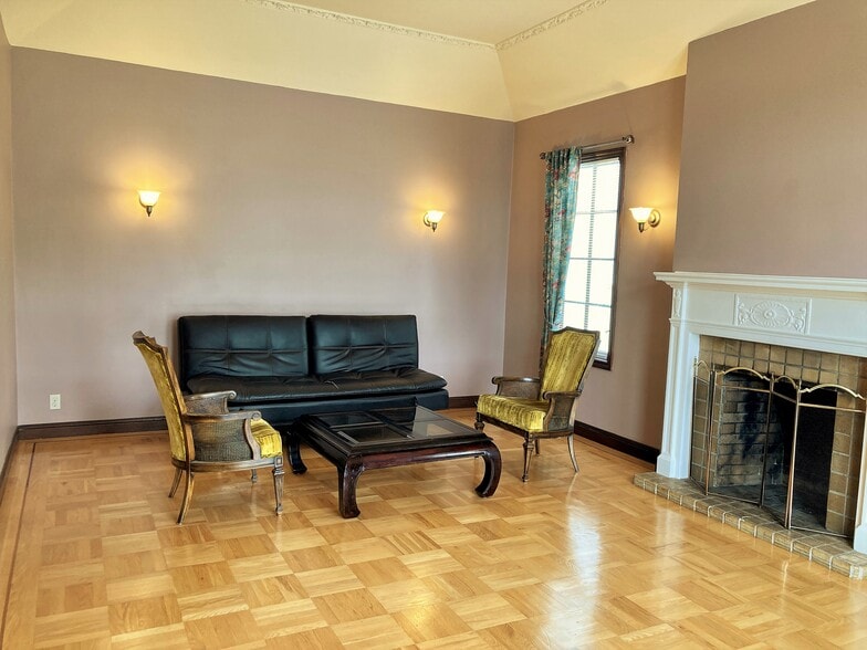 Living Room - 2919 23rd Ave