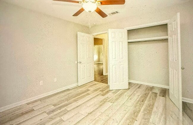 Building Photo - 260 Chestnut Dr