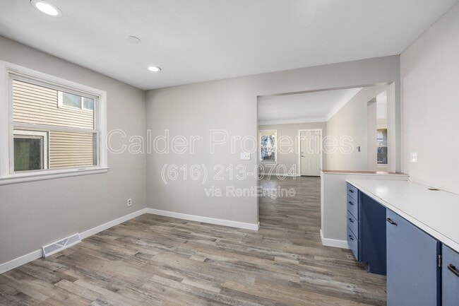 Building Photo - 1635 Cleveland Ave SW