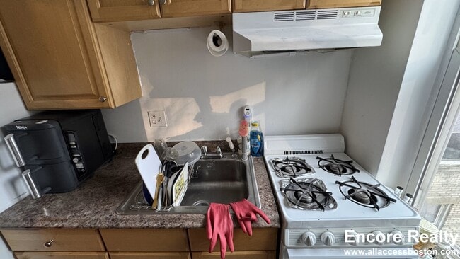 Building Photo - 110 Brainerd Rd