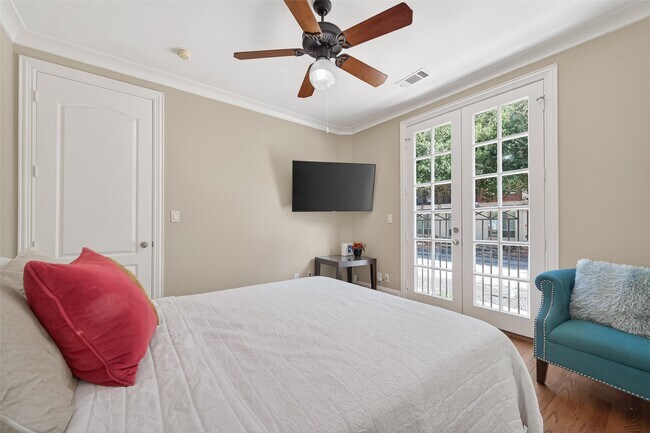 Building Photo - 105 Detering St