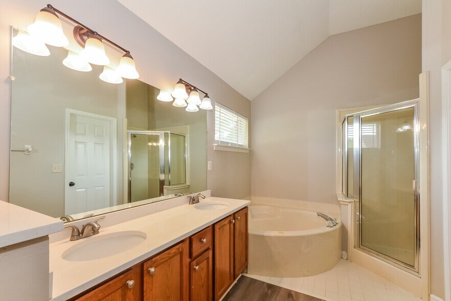 Building Photo - 7100 Hunter's Horn Dr