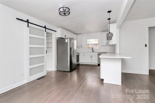 Building Photo - 5442 Kinsale Ln