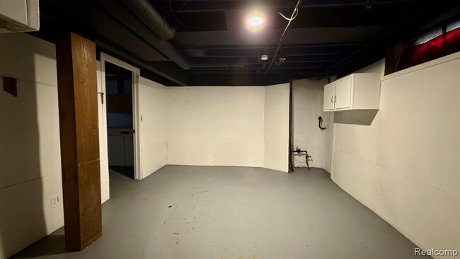 Building Photo - 855 John Daly St