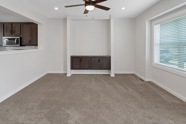 Building Photo - Charming 3BR Townhome in Fraser