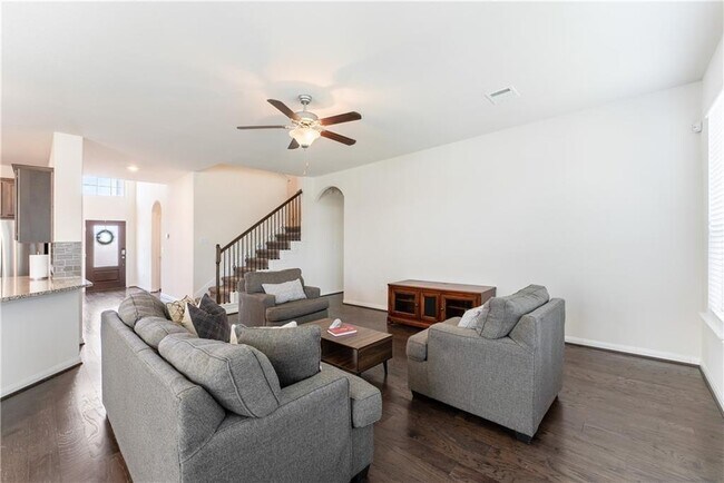 Building Photo - 141 Cres Heights Dr