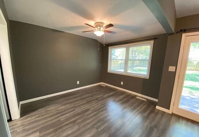 Building Photo - Lovely 3 bedroom, 2 bathroom house for ren...