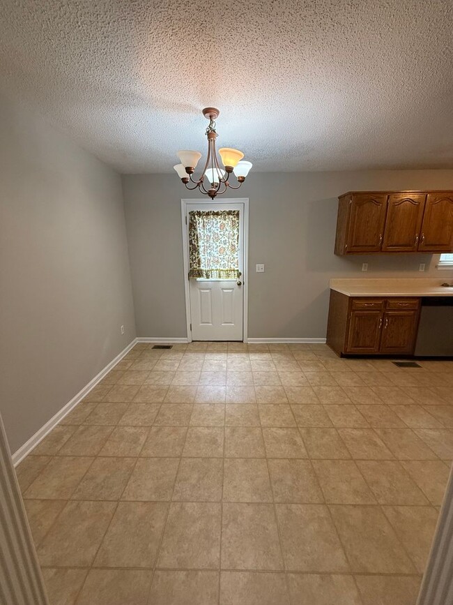 Building Photo - Rancher Home for Rent in Soddy Daisy