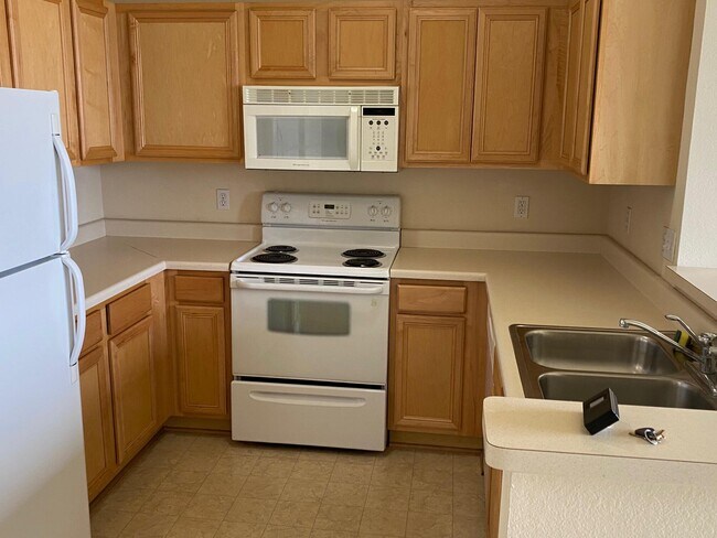 Building Photo - 4110 S Lake Dr