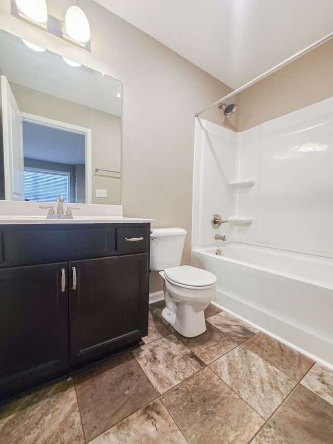 Building Photo - Two Bedroom with Garage on Exit 11!