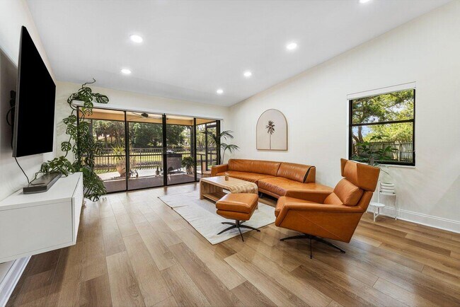 Building Photo - 1048 Raintree Dr