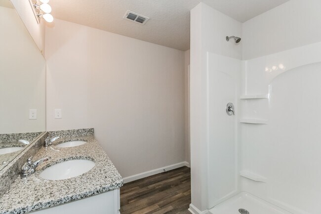 Building Photo - 45364 Red Brick Dr