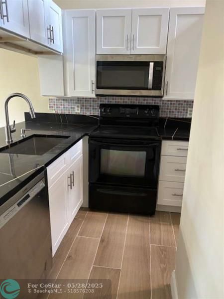 Building Photo - 1068 Coral Club Dr