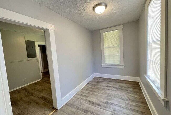 Building Photo - 1111 Henry Ave