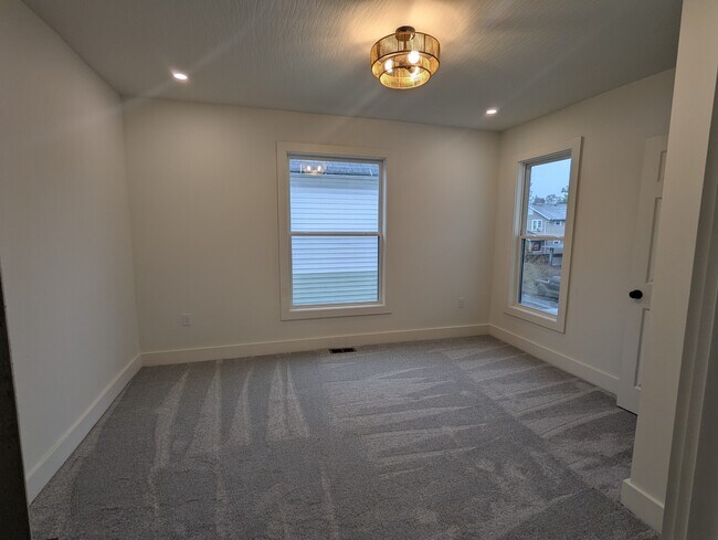 Building Photo - 137 S Wheatland Ave
