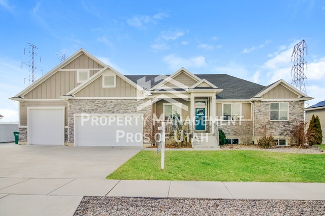 Primary Photo - "Spacious 6-Bed Family Retreat with 3.5 Ba...