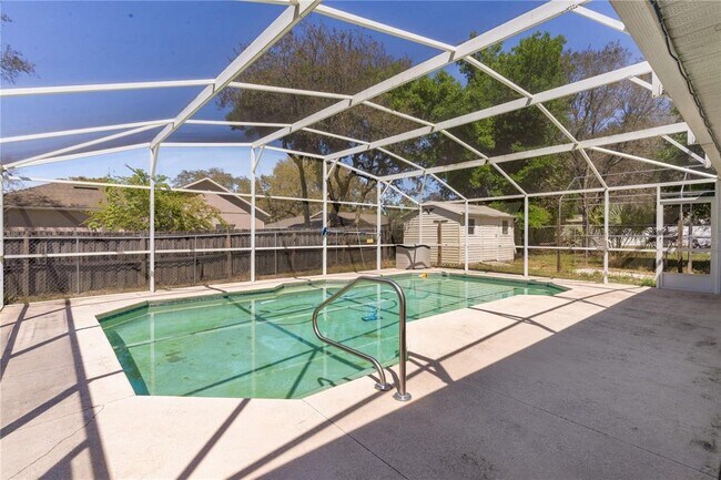 Building Photo - 40045 Palm St