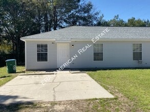 Building Photo - 806 Brett St S
