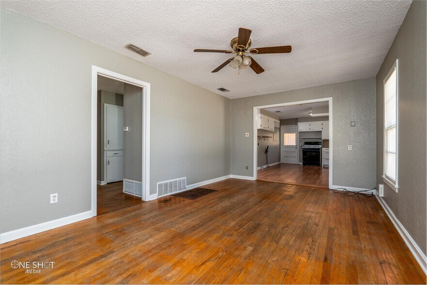 Building Photo - 1002 S San Jose Dr