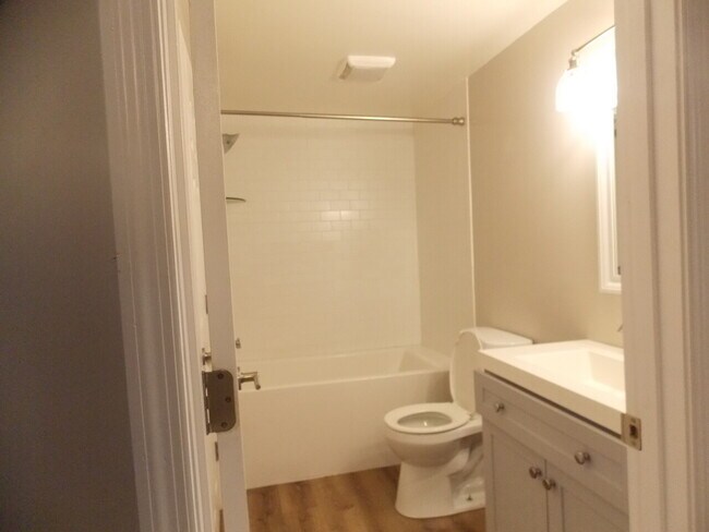 Building Photo - 204 Brookwood Pl